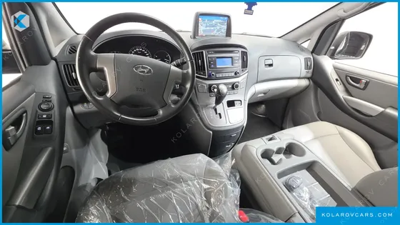 HYUNDAI STAREX VAN 3-SEATER