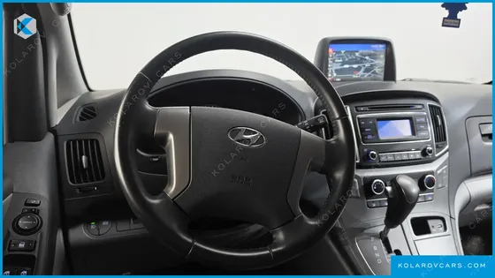 HYUNDAI STAREX VAN 3-SEATER