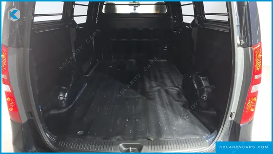 HYUNDAI STAREX VAN 3-SEATER