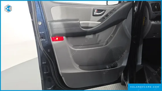 HYUNDAI STAREX VAN 3-SEATER