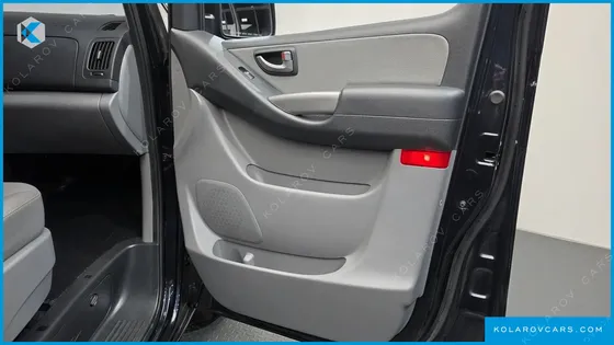 HYUNDAI STAREX VAN 3-SEATER