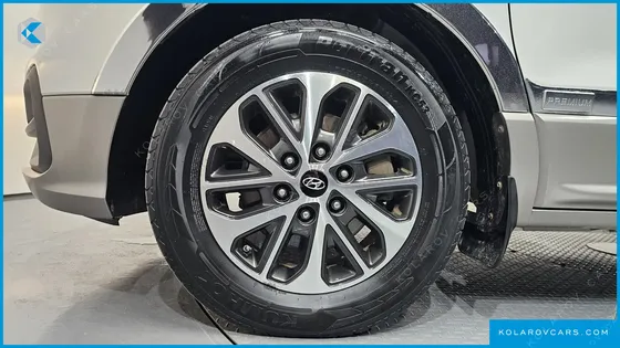 HYUNDAI STAREX URBAN 9-SEATER