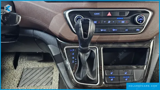 HYUNDAI STAREX URBAN 9-SEATER