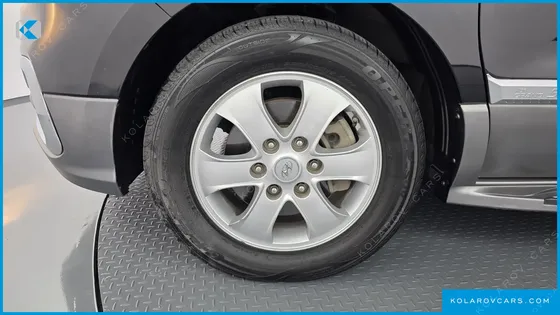 HYUNDAI STAREX WAGON 12-SEATER