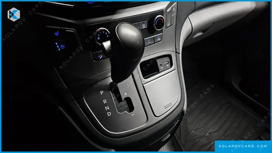 HYUNDAI STAREX VAN 3-SEATER