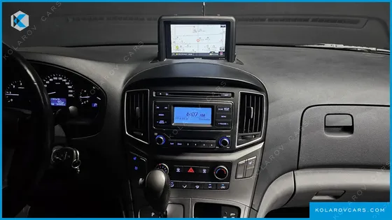 HYUNDAI STAREX VAN 3-SEATER