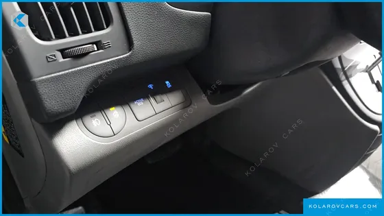 HYUNDAI STAREX VAN 3-SEATER