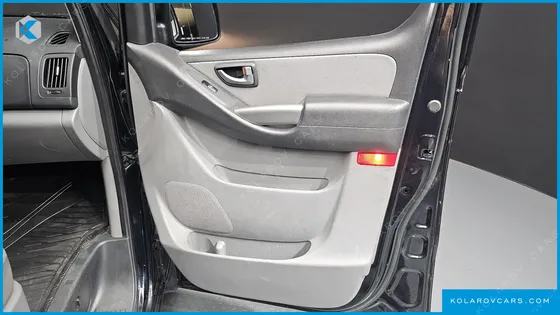 HYUNDAI STAREX VAN 3-SEATER