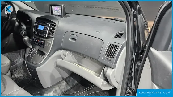 HYUNDAI STAREX VAN 3-SEATER