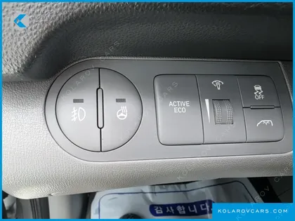 HYUNDAI STAREX VAN 5-SEATER