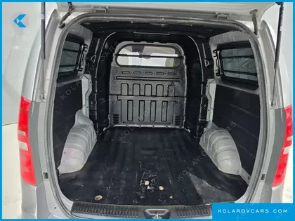 HYUNDAI STAREX VAN 5-SEATER