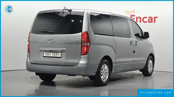 HYUNDAI STAREX VAN 5-SEATER