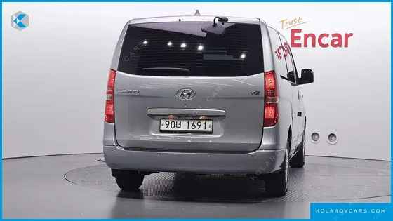 HYUNDAI STAREX VAN 5-SEATER