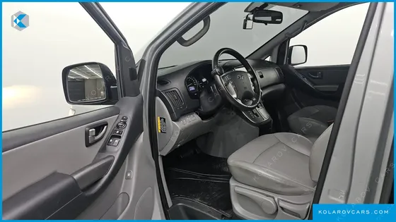 HYUNDAI STAREX VAN 5-SEATER