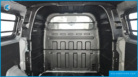 HYUNDAI STAREX VAN 5-SEATER