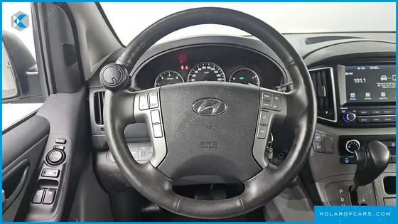 HYUNDAI STAREX VAN 5-SEATER