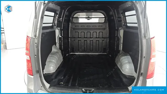 HYUNDAI STAREX VAN 5-SEATER