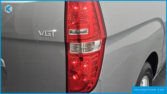 HYUNDAI STAREX VAN 5-SEATER