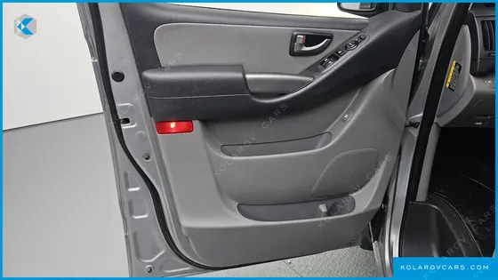 HYUNDAI STAREX VAN 5-SEATER