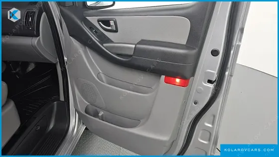 HYUNDAI STAREX VAN 5-SEATER