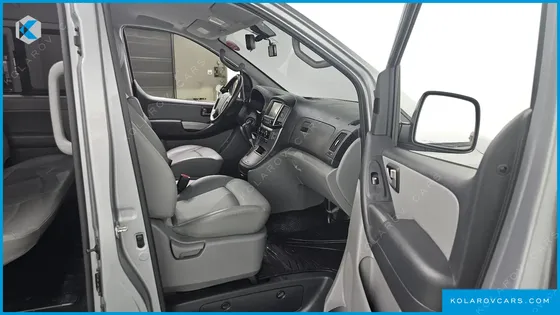 HYUNDAI STAREX VAN 5-SEATER