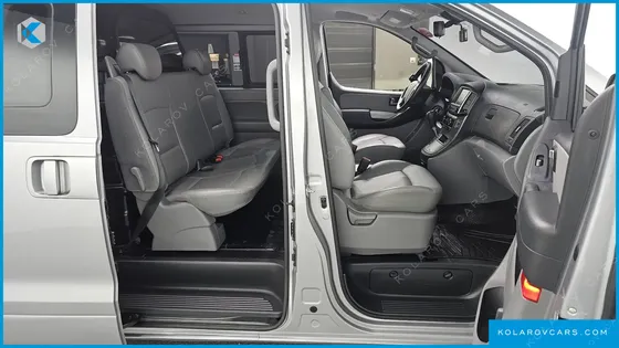 HYUNDAI STAREX VAN 5-SEATER