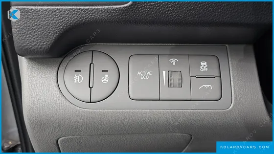 HYUNDAI STAREX VAN 5-SEATER