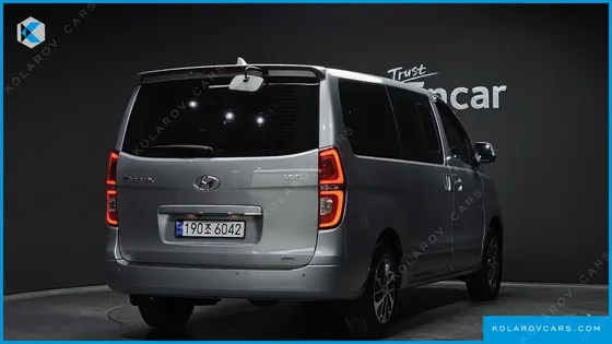 HYUNDAI STAREX 4WD URBAN 9-SEATER
