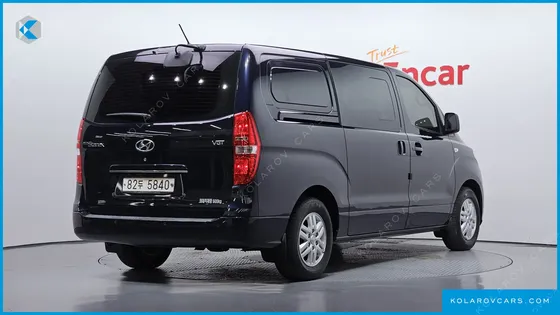 HYUNDAI STAREX VAN 5-SEATER