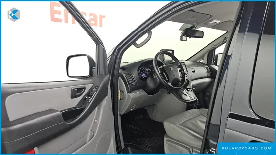 HYUNDAI STAREX VAN 5-SEATER