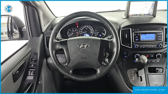 HYUNDAI STAREX VAN 5-SEATER
