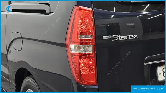 HYUNDAI STAREX VAN 5-SEATER