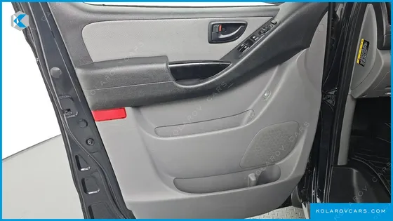 HYUNDAI STAREX VAN 5-SEATER