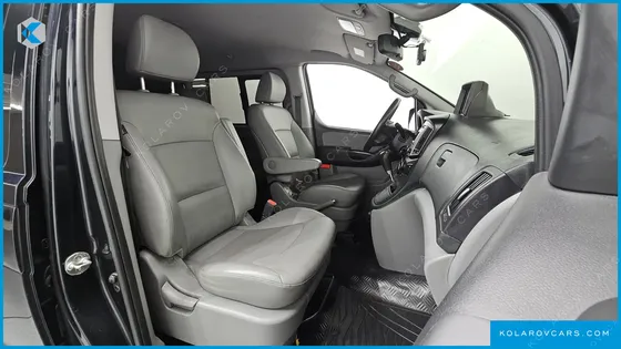HYUNDAI STAREX VAN 5-SEATER