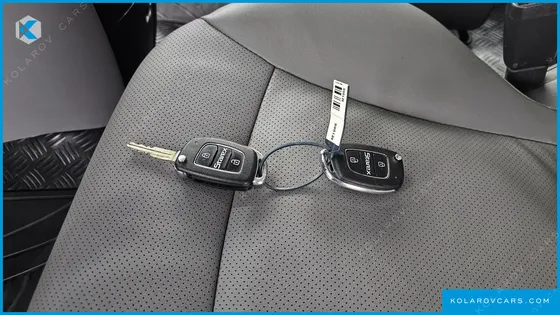 HYUNDAI STAREX VAN 5-SEATER