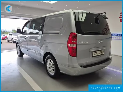 HYUNDAI STAREX VAN 5-SEATER