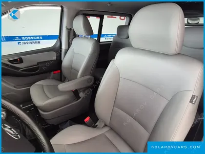 HYUNDAI STAREX VAN 5-SEATER