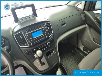 HYUNDAI STAREX VAN 5-SEATER