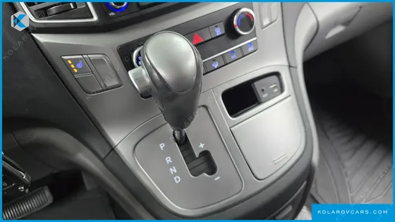 HYUNDAI STAREX VAN 3-SEATER