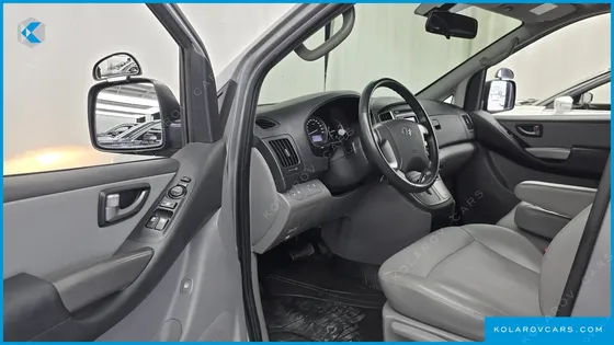 HYUNDAI STAREX VAN 3-SEATER