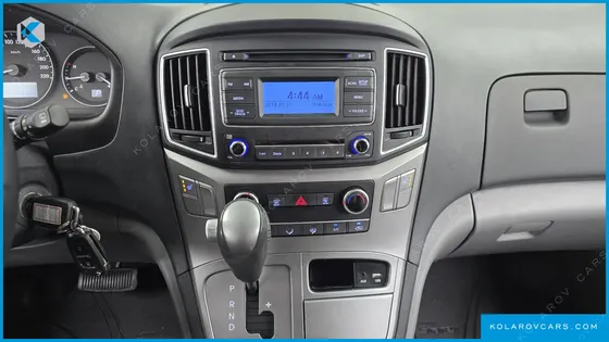 HYUNDAI STAREX VAN 3-SEATER