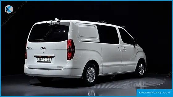 HYUNDAI STAREX VAN 5-SEATER