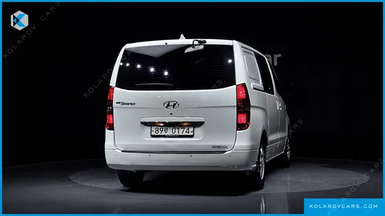 HYUNDAI STAREX VAN 5-SEATER