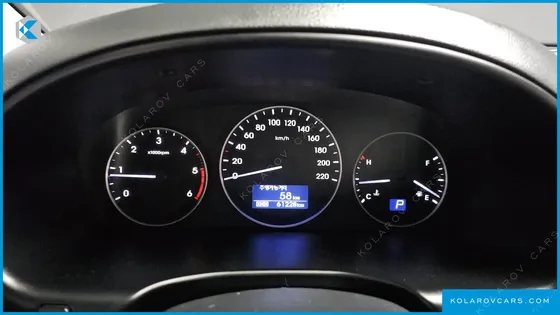 HYUNDAI STAREX VAN 5-SEATER