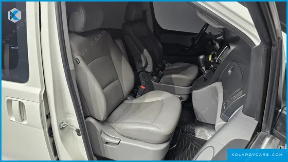 HYUNDAI STAREX VAN 5-SEATER