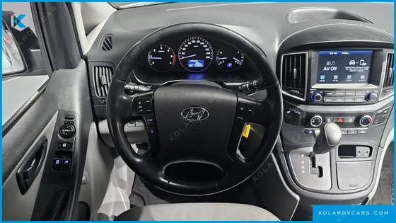 HYUNDAI STAREX VAN 5-SEATER