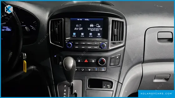 HYUNDAI STAREX VAN 5-SEATER