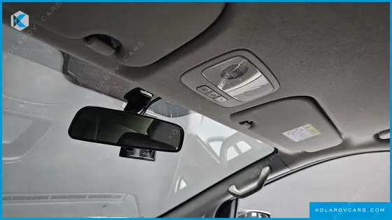 HYUNDAI STAREX VAN 5-SEATER