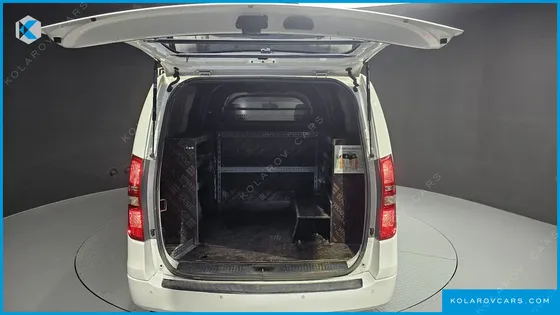 HYUNDAI STAREX VAN 5-SEATER