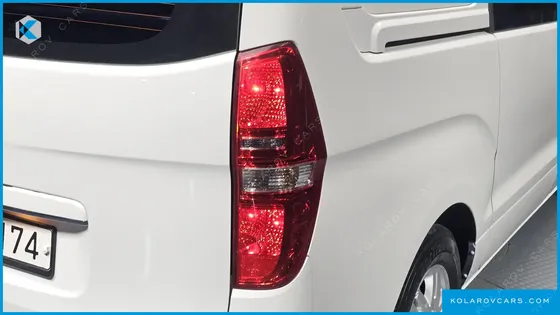HYUNDAI STAREX VAN 5-SEATER